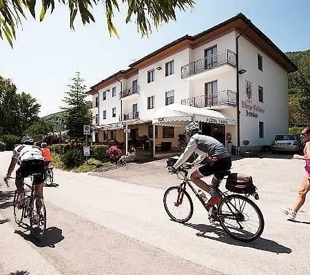 Hotel Pizzeria Mezzolago แปร์จีนา วัลซูกานา ภายนอก รูปภาพ