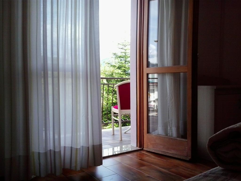 Hotel Pizzeria Mezzolago แปร์จีนา วัลซูกานา ห้อง รูปภาพ