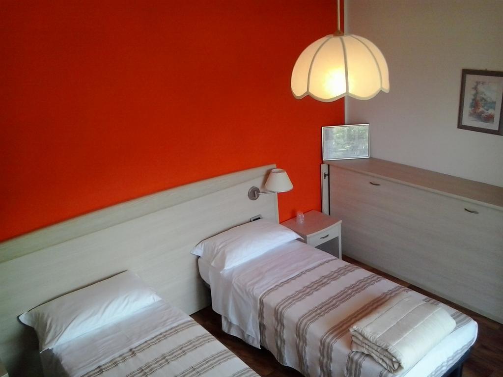 Hotel Pizzeria Mezzolago แปร์จีนา วัลซูกานา ห้อง รูปภาพ