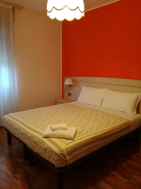 Hotel Pizzeria Mezzolago แปร์จีนา วัลซูกานา ภายนอก รูปภาพ