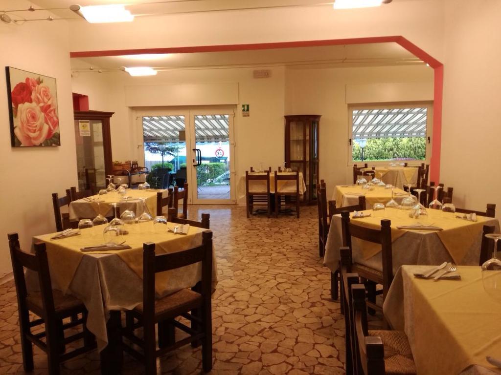 Hotel Pizzeria Mezzolago แปร์จีนา วัลซูกานา ภายนอก รูปภาพ