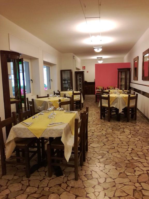 Hotel Pizzeria Mezzolago แปร์จีนา วัลซูกานา ภายนอก รูปภาพ