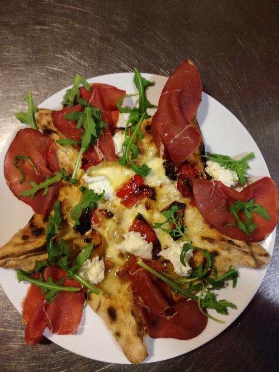 Hotel Pizzeria Mezzolago แปร์จีนา วัลซูกานา ภายนอก รูปภาพ