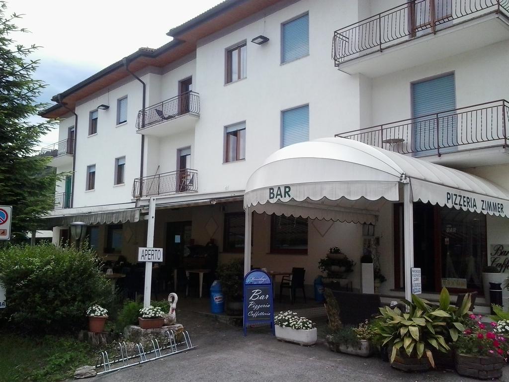 Hotel Pizzeria Mezzolago แปร์จีนา วัลซูกานา ภายนอก รูปภาพ