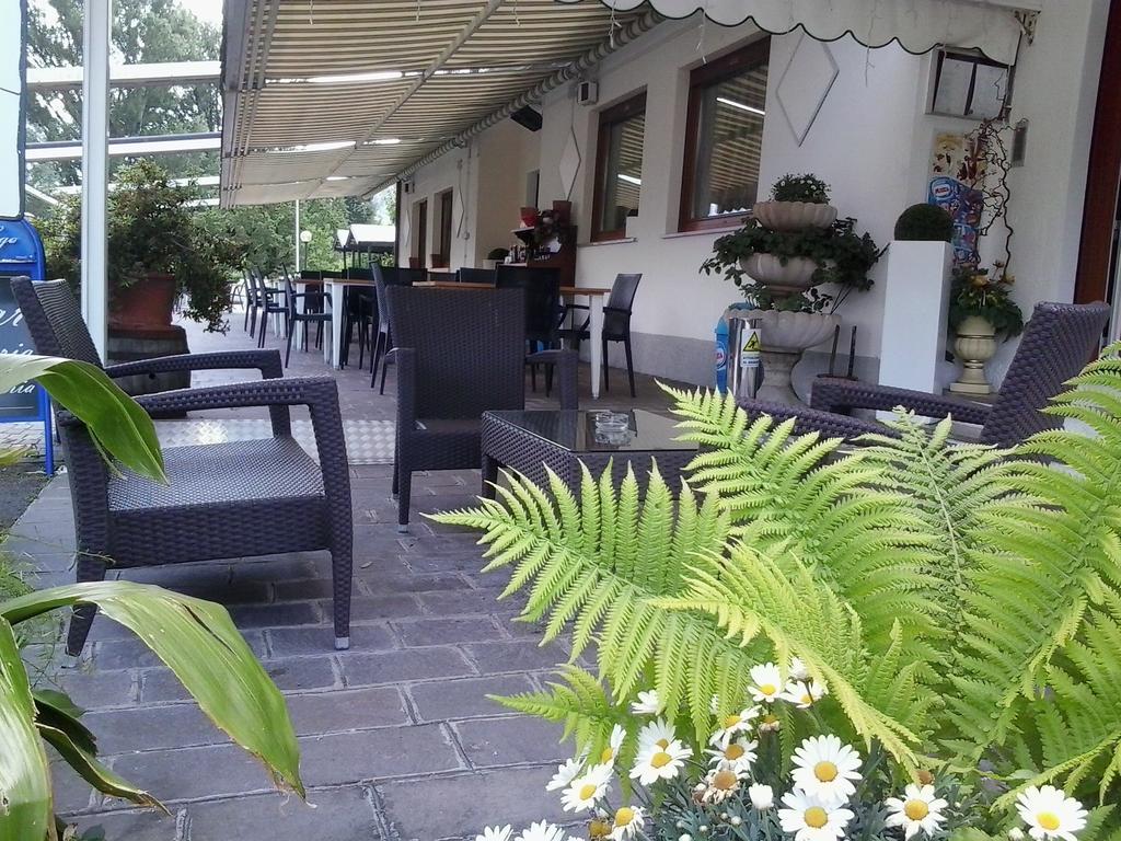 Hotel Pizzeria Mezzolago แปร์จีนา วัลซูกานา ภายนอก รูปภาพ