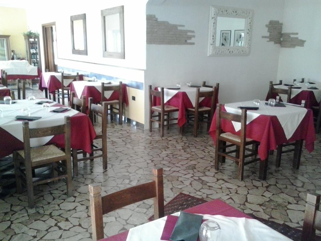 Hotel Pizzeria Mezzolago แปร์จีนา วัลซูกานา ภายนอก รูปภาพ