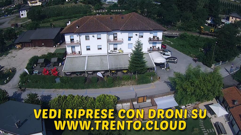 Hotel Pizzeria Mezzolago แปร์จีนา วัลซูกานา ภายนอก รูปภาพ